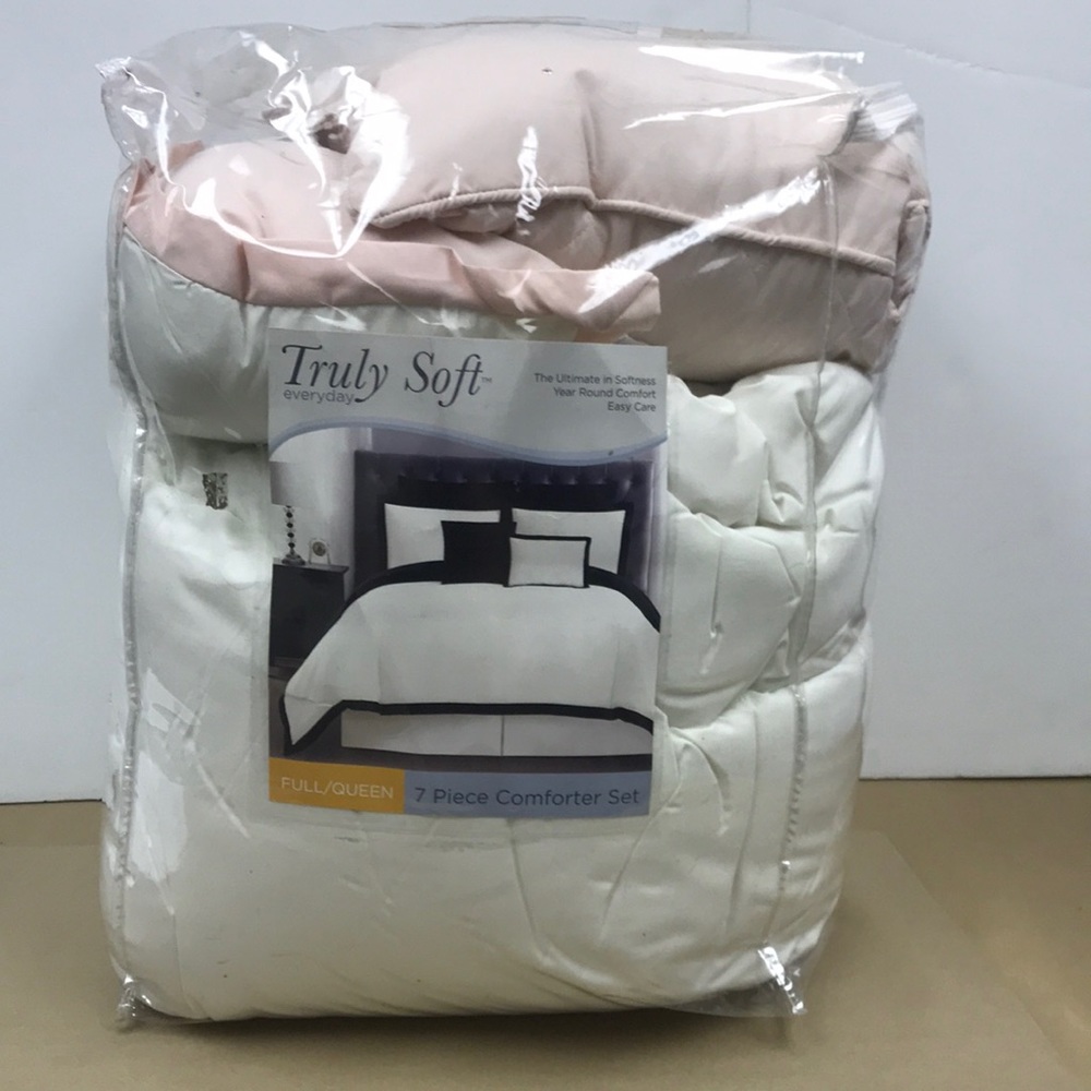 Truly soft full queen 7 piece comforter set opened package